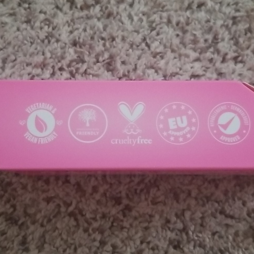 Makeup Eraser - Picture 3 of 3